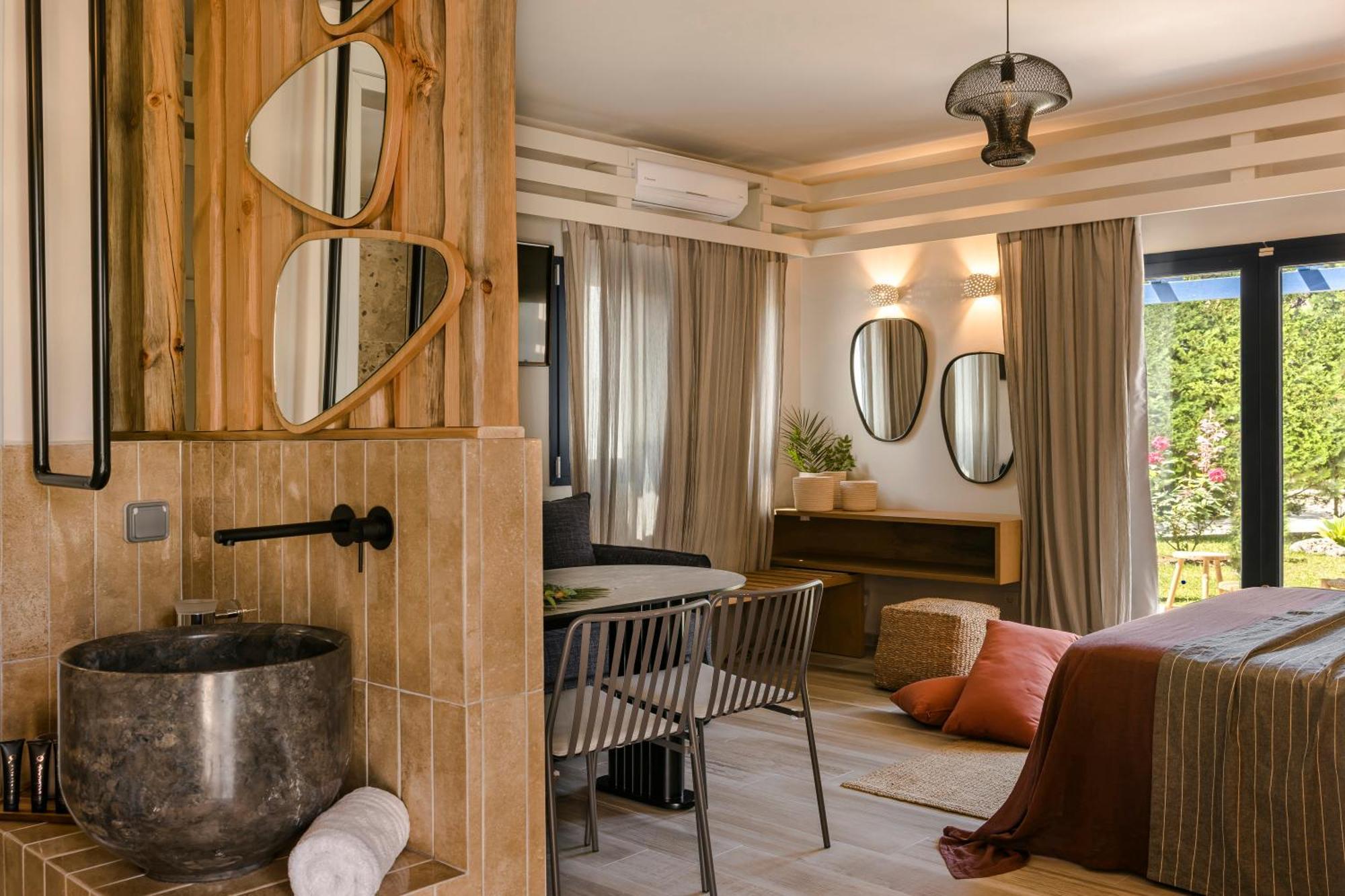 Avithos Hotel