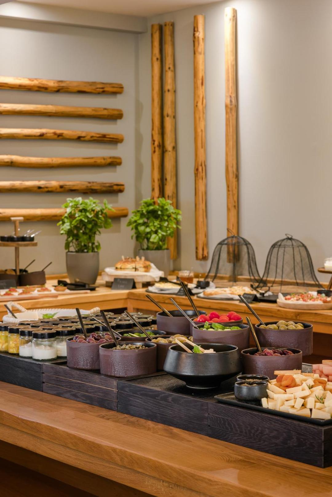 Avithos Hotel